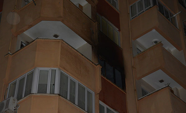 Yalnız yaşayan kadını yangından kedisi kurtardı