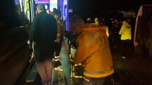 Yalova'da yolcu otobüsü devrildi! Yaralılar var...