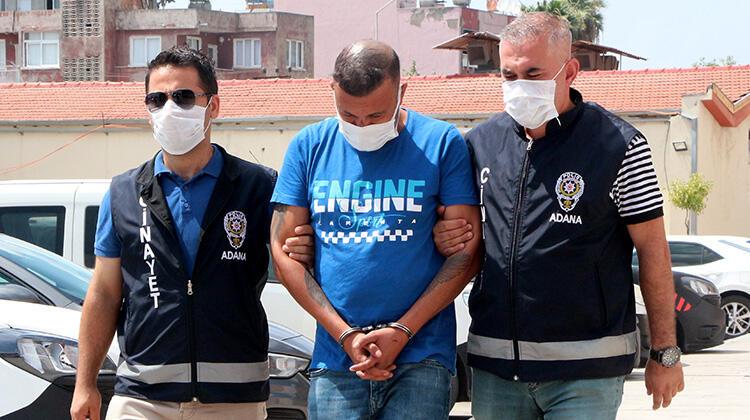 Yan baktılar, diye bakkalda 2 kişiyi bıçakladı