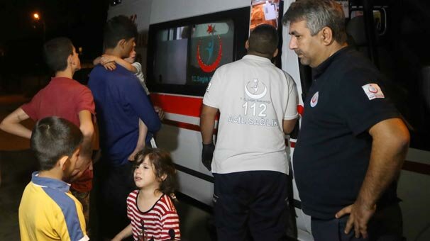 Yangında balkona sığınan anne ve çocukları kurtarıldı