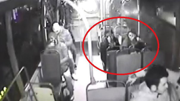 Yanında oturduğun kız bağırınca otobüstekiler taciz şüphelisini linç etti
