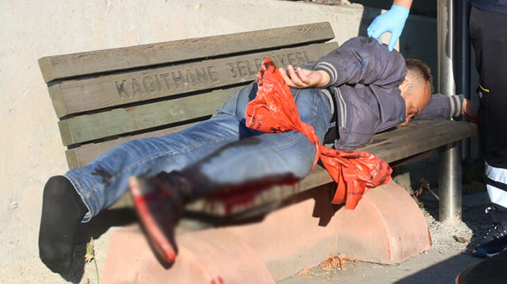 Yaralı halde 1 kilometre yürüdü, otobüs durağında yığıldı