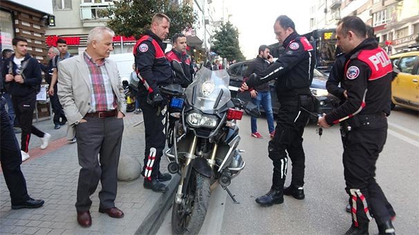 Yasak olmasına rağmen 'U' dönüşü yapınca...