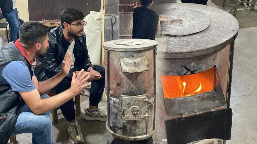 Yazın ortasında şaşırtan manzara! ‘Herkes denize giriyor, biz ısıtmaya çalışıyoruz'