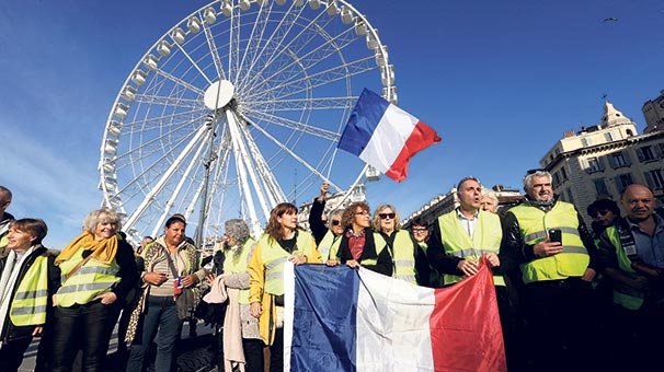 ‘Yelekliler’ yine sokaklarda