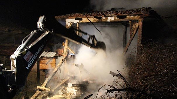 Yeni aldığı protez bacağı eviyle birlikte yandı