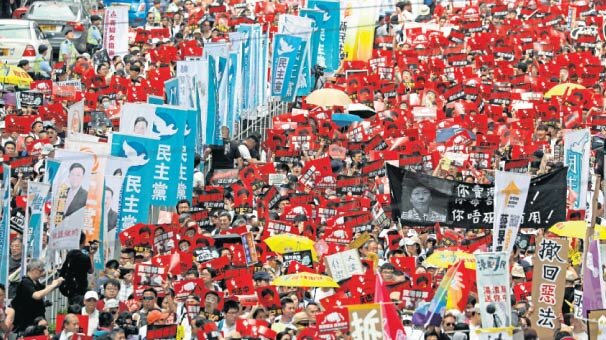 Yeni yasa tasarısı Hong Kong’u sokağa döktü