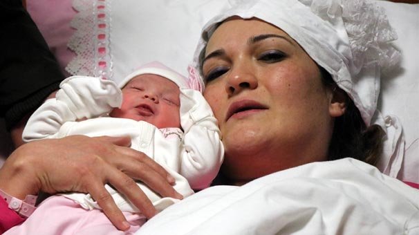 Yeni yılın ilk bebekleri dünyaya geldi