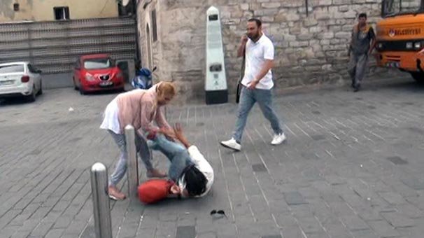 Yer: Taksim... Herkes bir anda onlara bakmaya başladı