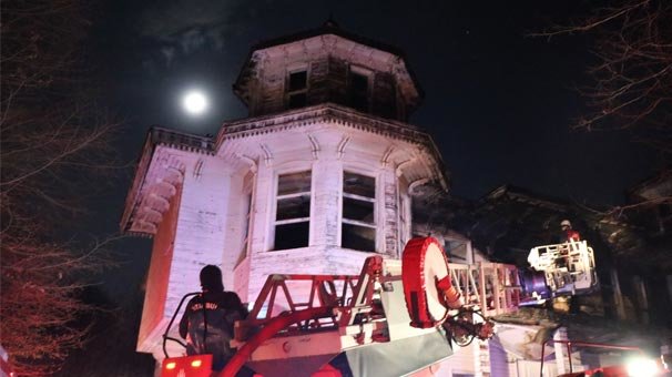 Yeşilçam filmlerinin çekildiği bina yandı