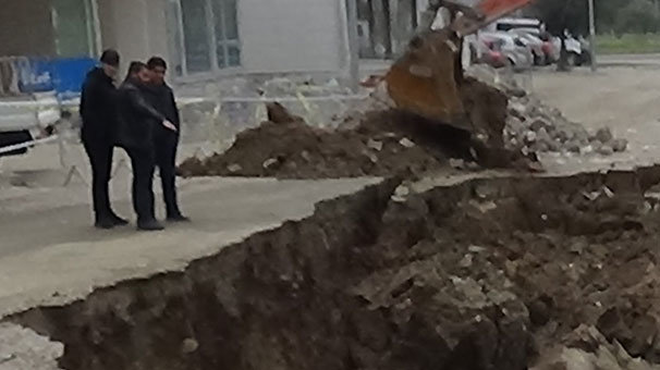 Yıkım sahasındaki istinat duvarı böyle çöktü