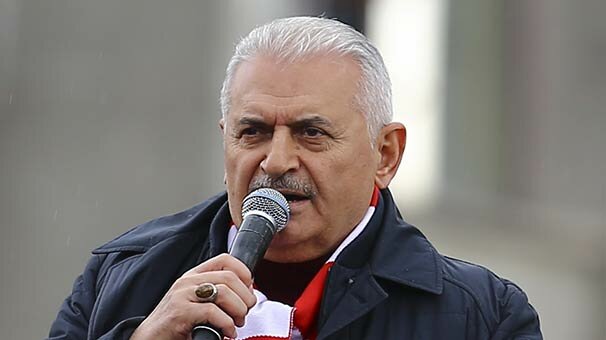 Yıldırım, İstanbul'da vatandaşları selamlıyor