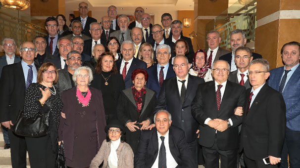 Yıldırım, okul arkadaşları ve öğretmenleriyle buluştu