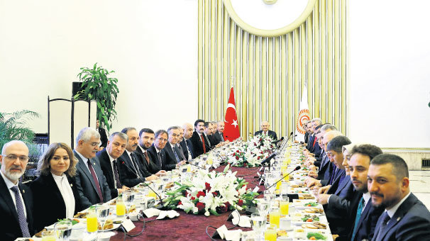 Yıldırım parti temsilcileriyle kahvaltıda buluştu! Adaylık için renk vermedi