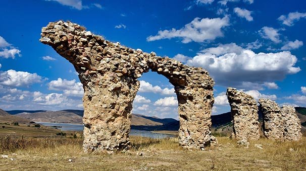 Yıllarca su kemeri sanıldı ama bazilika olduğu ortaya çıktı