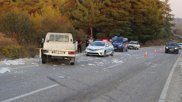 Yolcu minibüsü mermer yüklü kamyonete çarptı: 14 yaralı