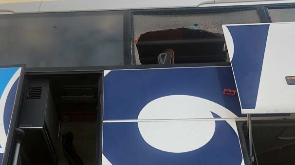 Yolcu otobüsünde büyük panik! Camları kırarak otobüsü terkettiler