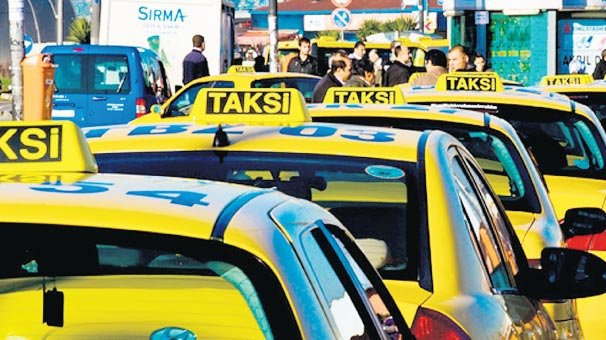 Yolcuları mağdur eden taksici yandı