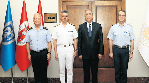 Yunan heyeti başkanı Akar’ı ziyaret etti