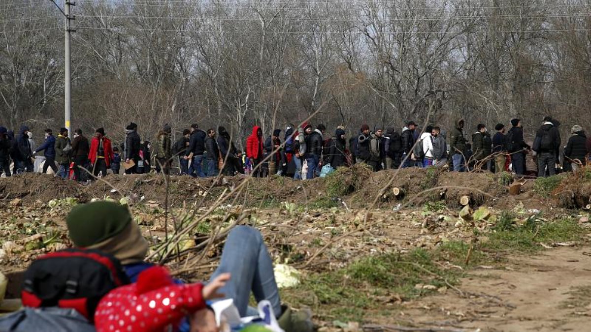 Yunanistan Başbakanı 1 ay boyunca sığınma başvurusu alınmayacağını açıkladı