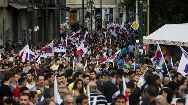 Yunanistan karıştı! Binlerce kişi Atina'da toplandı