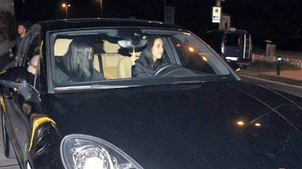 Zehra Çilingiroğlu arabasını çizmiş!