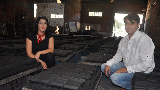 Zeytin çekirdeğinden mangal kömürü üretip, ihracat yaptılar